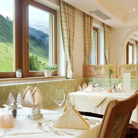 Hotel Alpenhof 4*