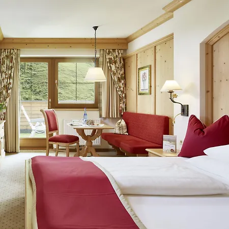 Alpenhof 4* טוקס