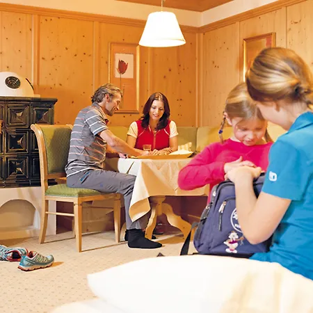 Alpenhof 4* טוקס