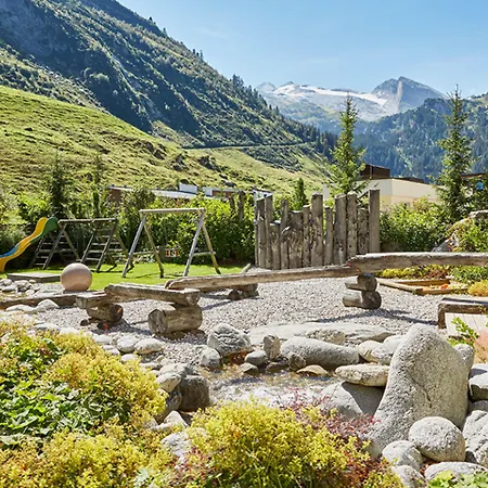 מלון Alpenhof 4*