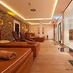Alpenhof Hotel 4*